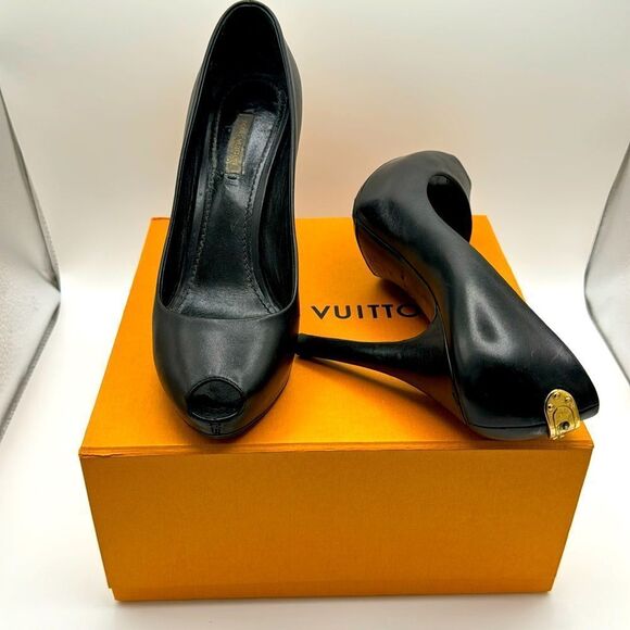 LOUIS VUITTON PATENT GOLD LOCK PLATFORM PEEP TOE PUMPS WITH BOX & DUSTBAG - Picture 5 of 14